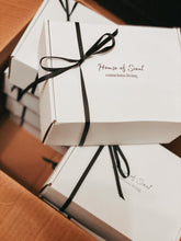 Load image into Gallery viewer, Mini Signature Scent Candle Gift Set