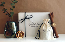 Load image into Gallery viewer, Gift Set - 4 Standard Size Candles &amp; wick trimmers
